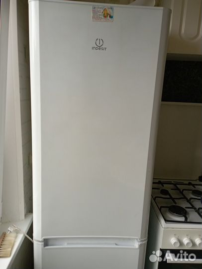 Холодильник бу indesit