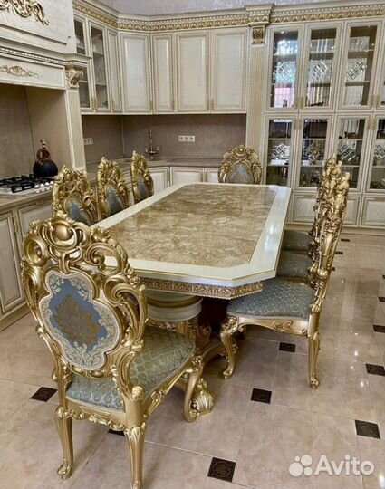 Стол и стулья