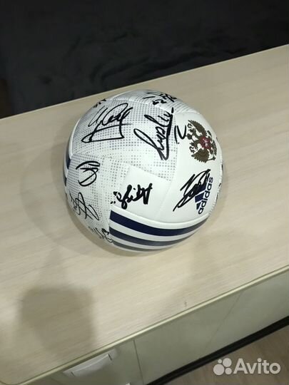 Футбольный мяч с автографами Сборной России