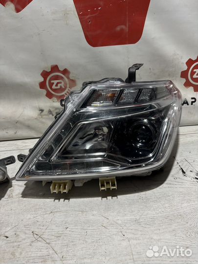 Nissan Patrol Y62 Фара L/R