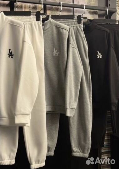 Спортивный костюм женский