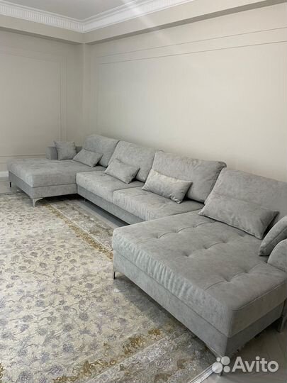 Большой новый диван