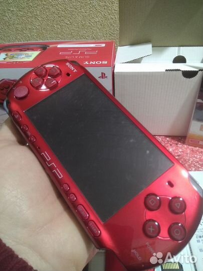 PSP 3008 radiant red новая 4гб прошитая