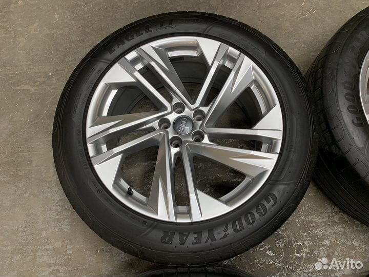 Оригинальные летние колеса R20 на Audi Q7