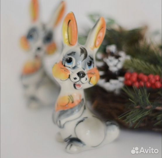 Фигурка Заяц \ Кролик, высота 12,5см, длина 6 см