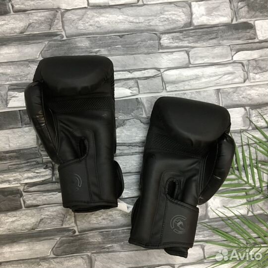 Боксерские перчатки Venum