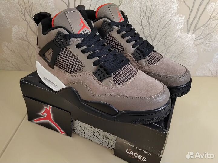 Кроссовки Nike Jordan 4 Retro в наличии в Братске