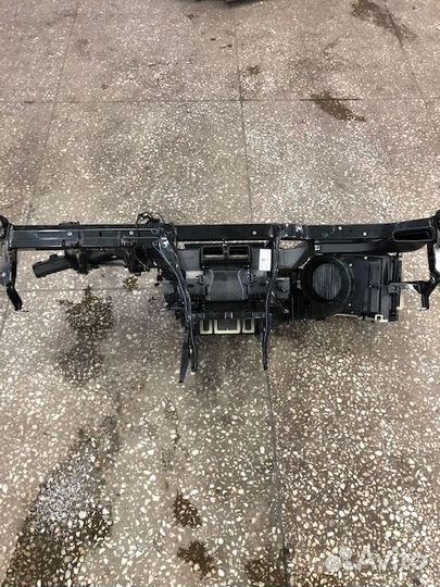 Кронштейн климатики в сборе Audi Q7 4M 2015