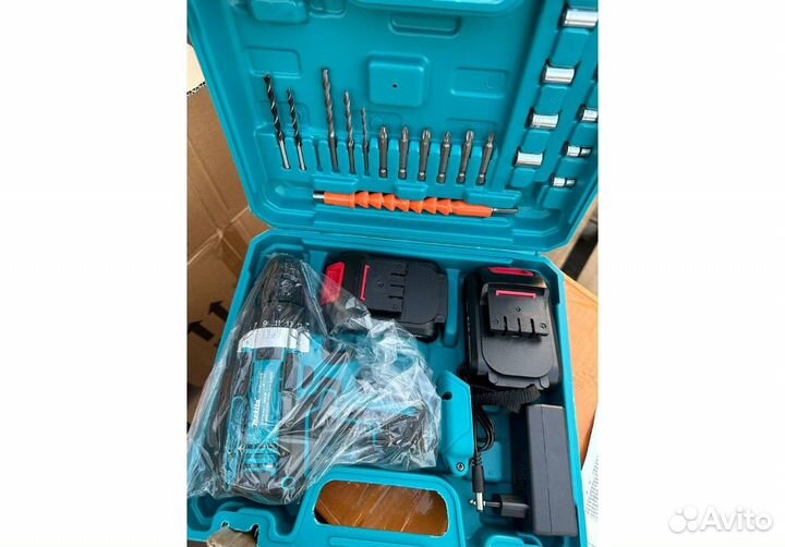 Шуруповерт 18v 2a/h с набором Makita