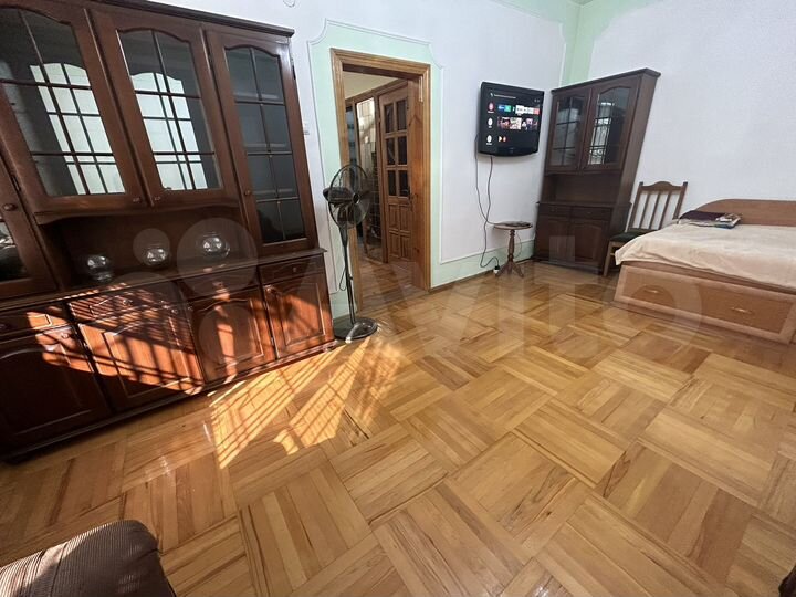 3-к. квартира, 100 м², 1/2 эт.
