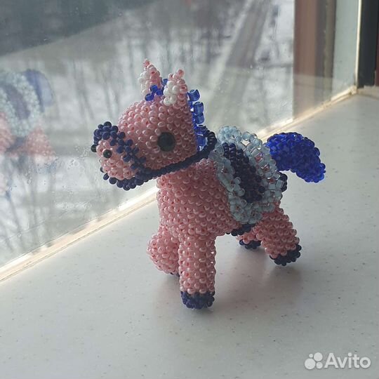 Лошадь игрушка из бисера