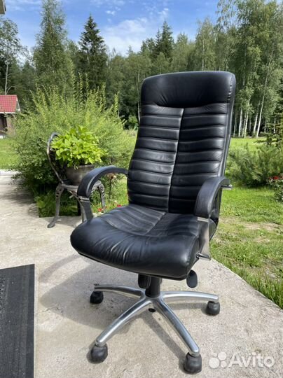 Стул офисный кожаный