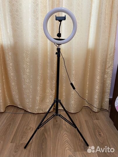 Кольцевая лампа со штативом