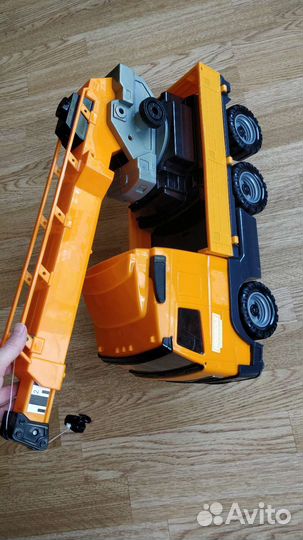 Машина с краном игрушка