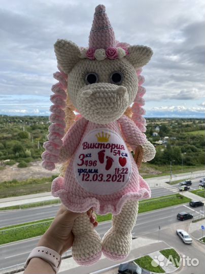 Вязаные игрушки единорог с метрикой