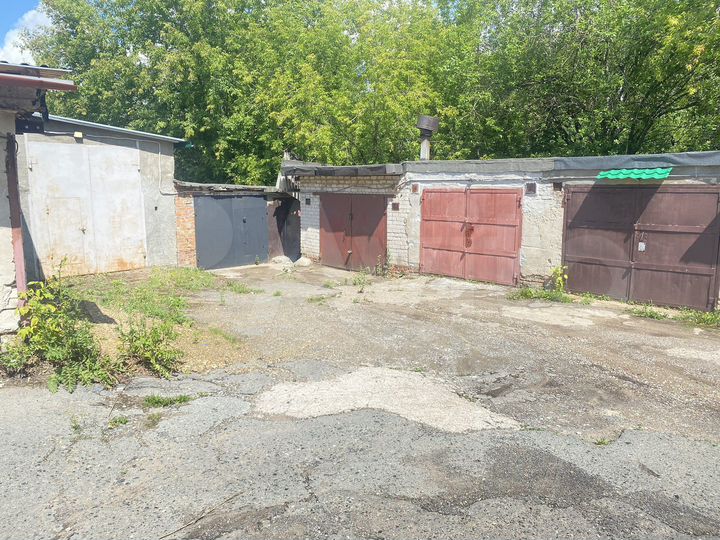 Гараж, > 30 м²