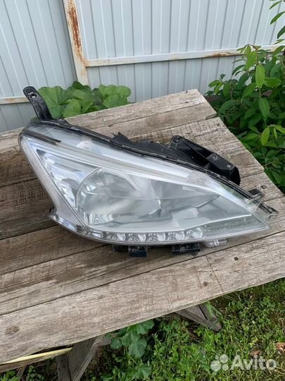 Фара на Nissan sentra