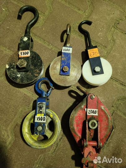 Крюк с блоком