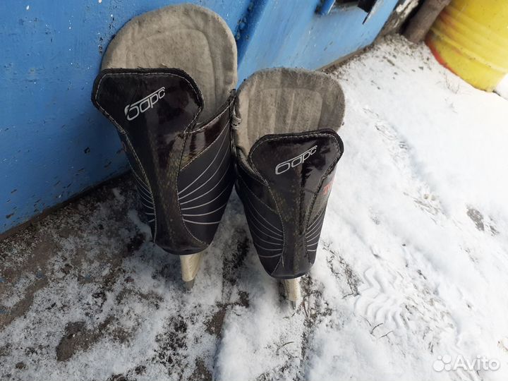 Коньки хоккейные