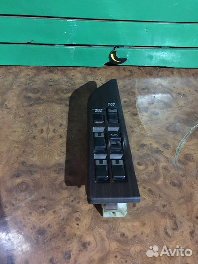 Блок управления стеклоподъемниками Toyota carina