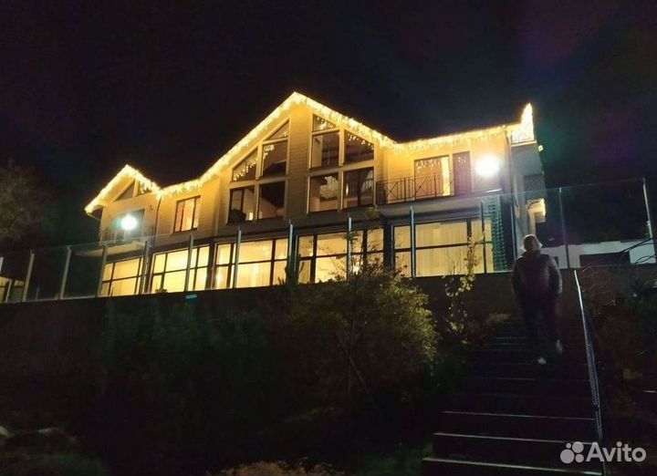 Украшение домов гирляндами, подсветка дома лентой