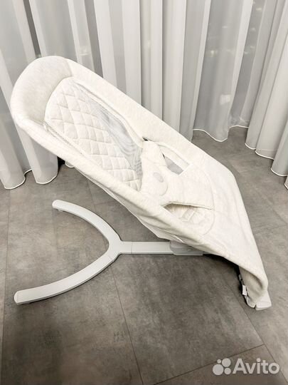 Шезлонг для новорожденных happy baby hugger