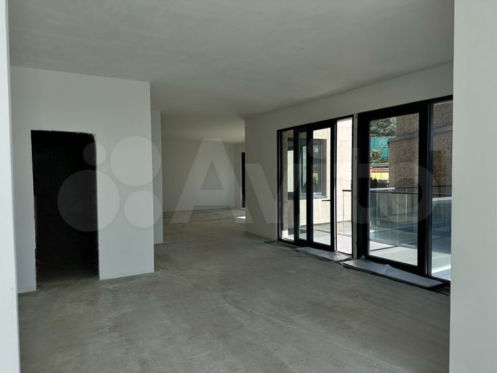 3-к. апартаменты, 117 м², 1/3 эт.