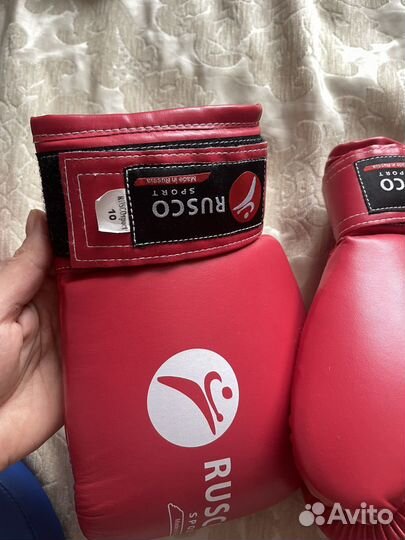 Боксерские перчатки 10 oz новые