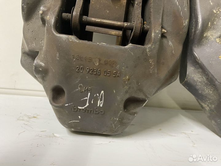 Суппорт передний левый Volkswagen Touareg NF