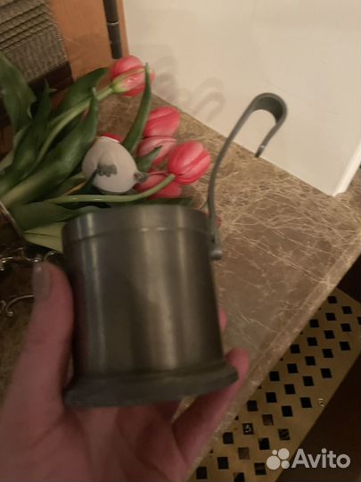 Шикарный винтажный оловянный мерный стакан. Европа