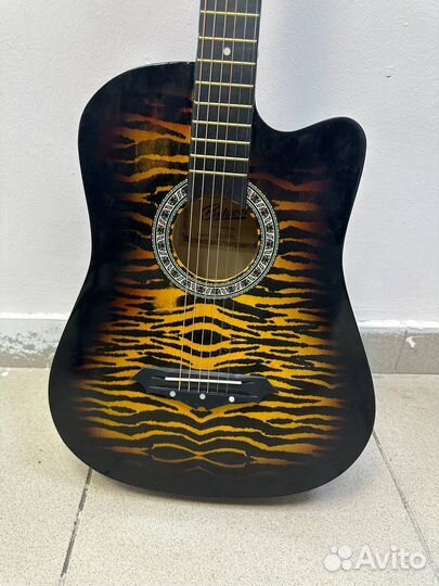 Акустическая гитара
