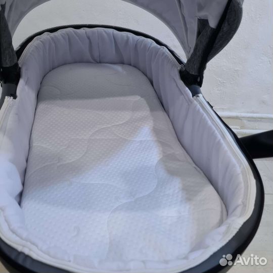 Коляска 3 в 1 эко кожа в отличном состоянии