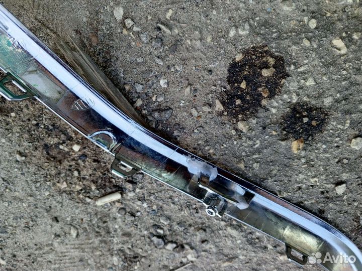 Хромированная накладка решетки радиатора каптюр