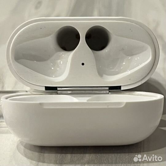 Кейс Airpods 2 (A1602)