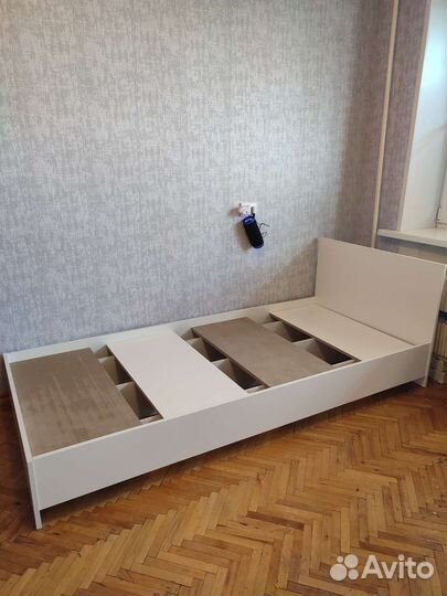 Кровать