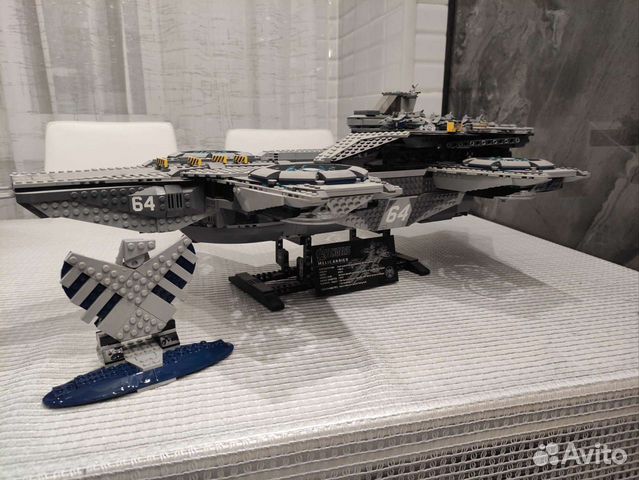 Собранная модель Lego 76042 Helicarrier