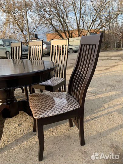 Стол и стулья