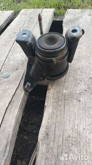 Опора двигателя toyota avensis