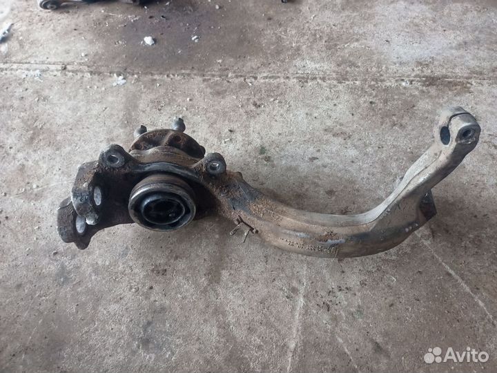 Кулак поворотный передний левый Audi A8 D3 4.2