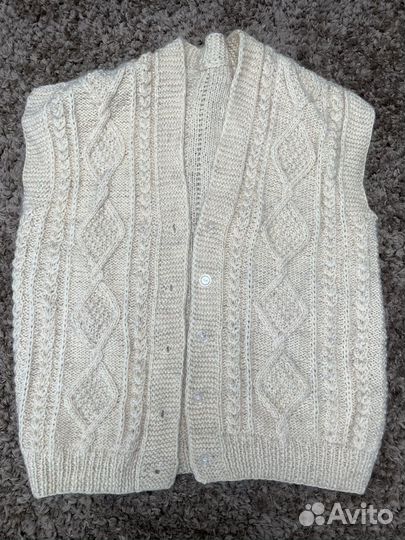 Жилет женский ручной вязки