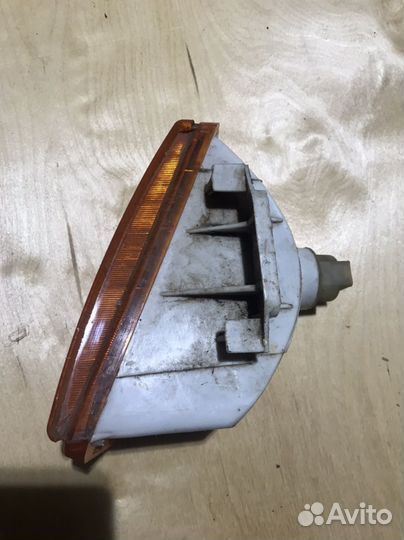 Поворотник передний правый