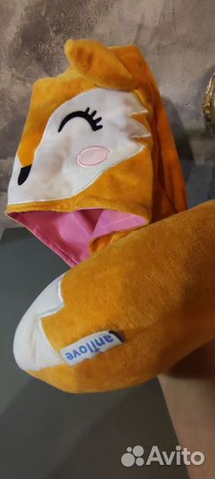 Дорожная подушка с капюшоном детская