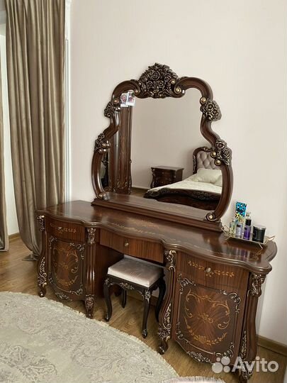 Спальный гарнитур