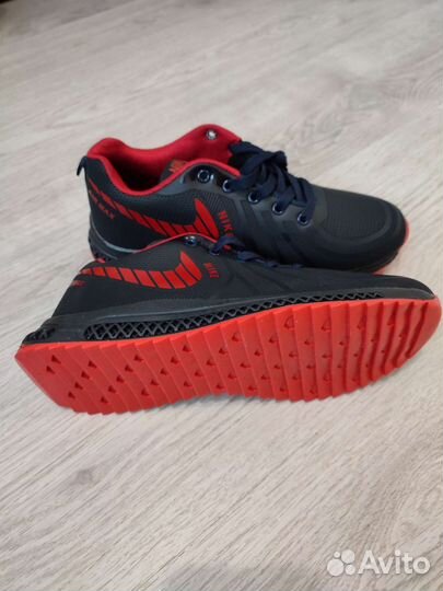 Кроссовки мужские 40 размер