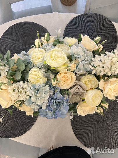 Искусственные цветы композиция