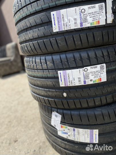 Michelin Pilot Sport 4 S 325/30 R21 и 285/35 R21