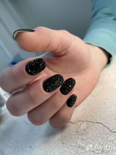 Требуется модель на маникюр