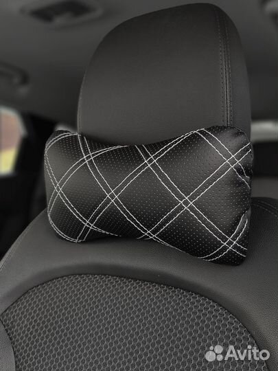 Подушка автомобильная черная из эко кожи