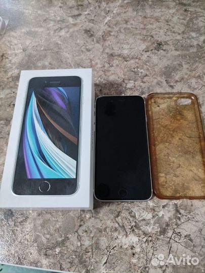 Телефон iPhone SE 2020