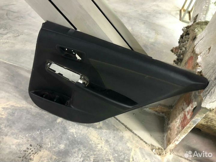 Обшивки дверей изадние камри 50